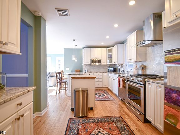 5th image of 11 Morris Ct