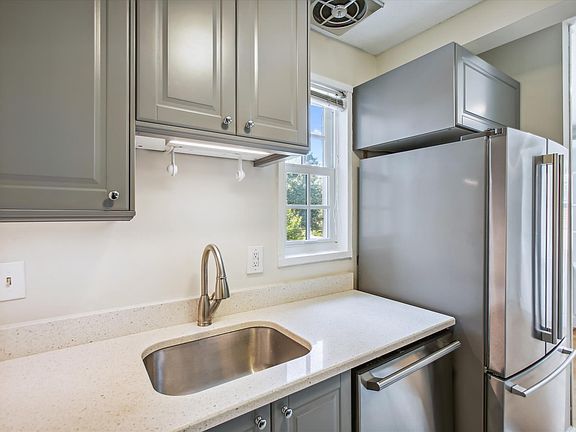 5th image of 1734 W Abingdon Dr APT 201