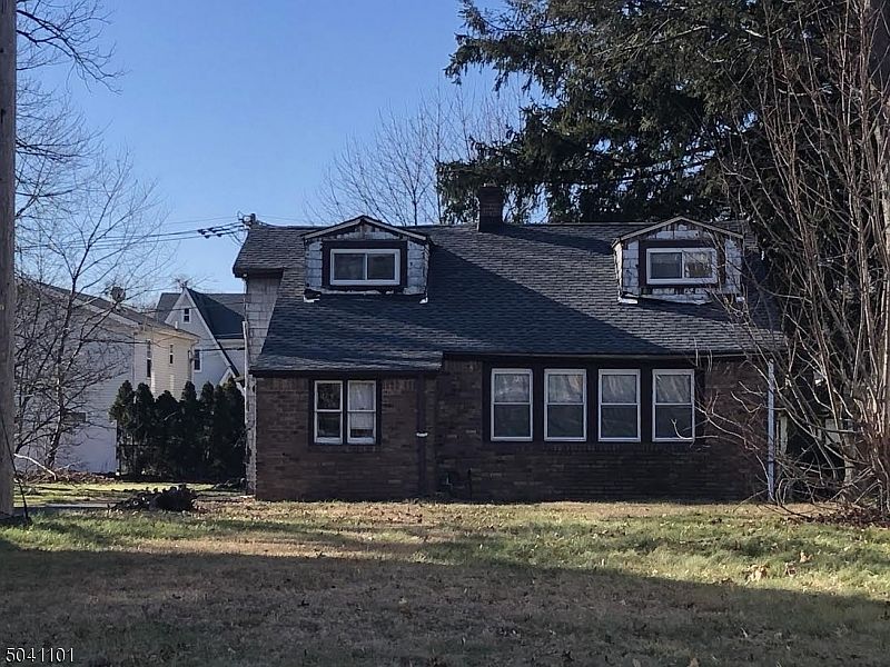 2nd image of 111 Carpenter St