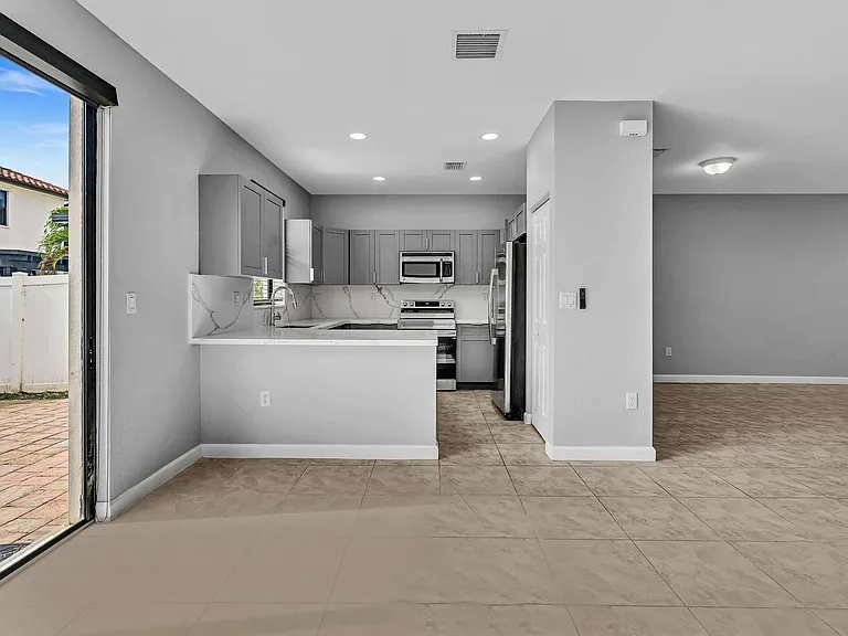 3320 W 90th St — Photo 19