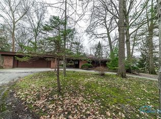 108 Park Dr, Rossford, OH