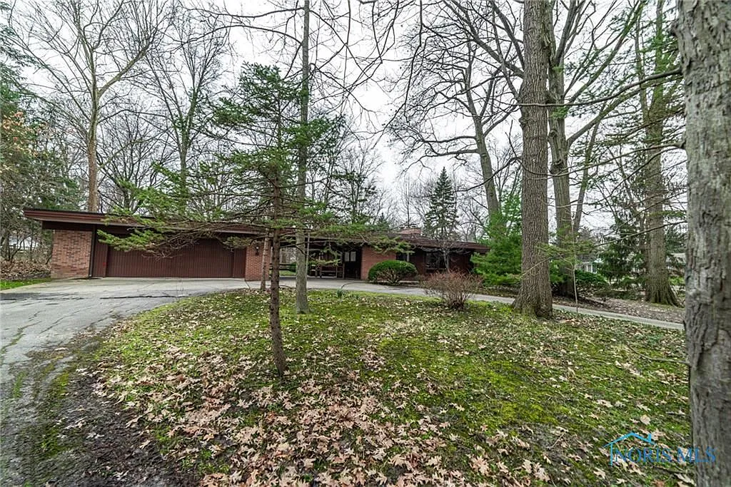 108 Park Dr photo 1