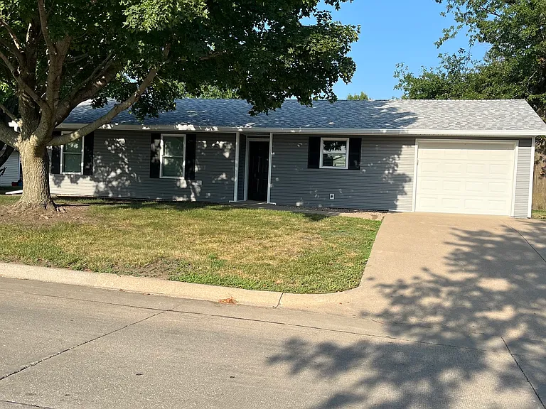 1635 N Grand Ave — Photo 1
