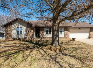 1822 N Plaza Dr, Nixa, MO 65714