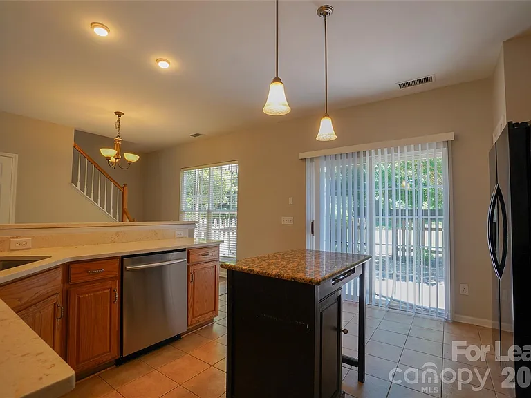 2411 Normancrest Ct — Photo 7