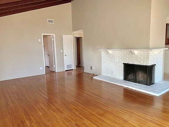 4th image of 5526 Via Del Valle