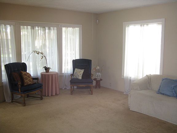 3rd image of 3050 Golden Ave
