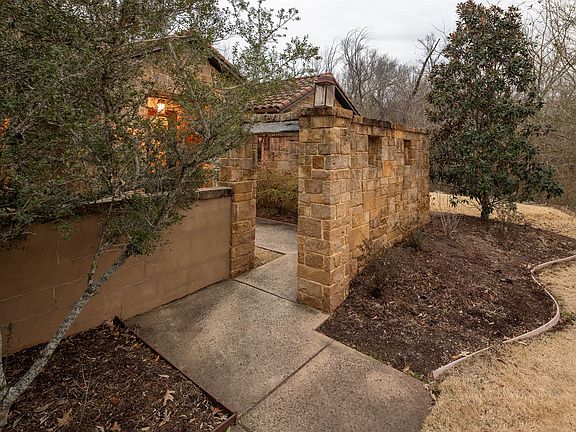 4th image of 1304 Hermitage Ct