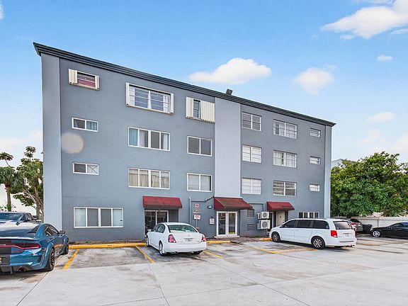 4th image of 1060 Crystal Lake Drive #203