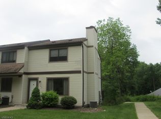102 Stonegate Ln, Stanhope, NJ 07874