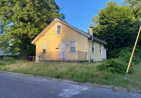 2nd image of 330 Larch Ave