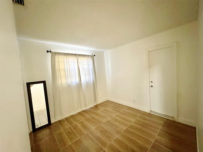 704 NW 3rd Ave — Photo 4