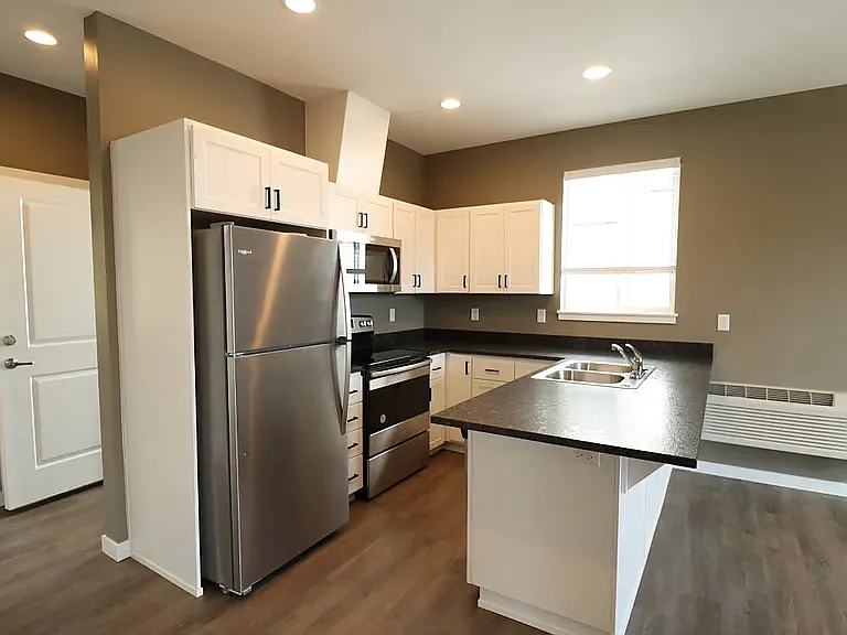 3 bed, $2,195 — Photo 4