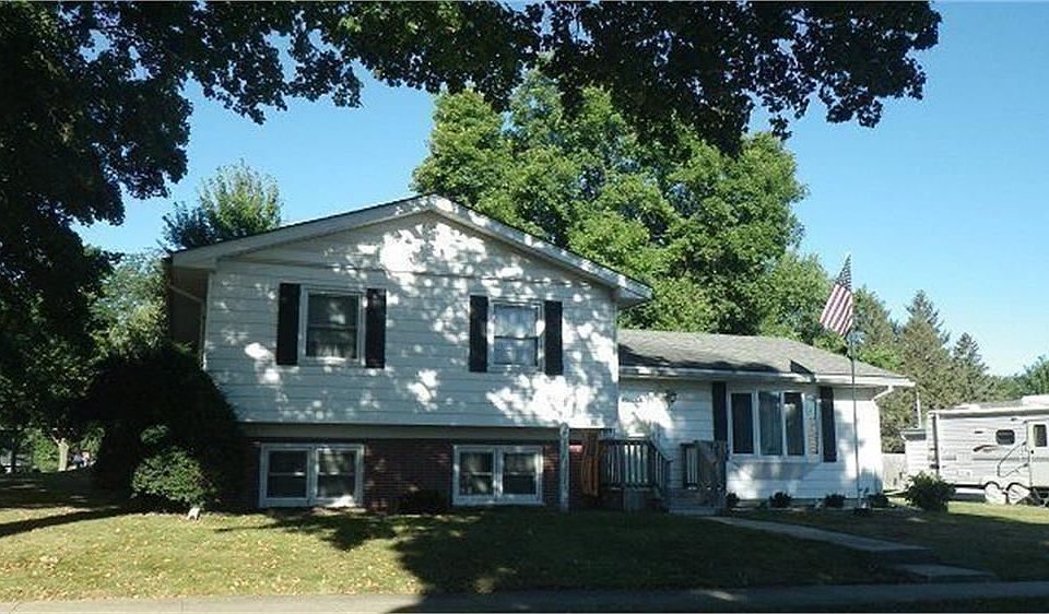1st image of 407 8th St