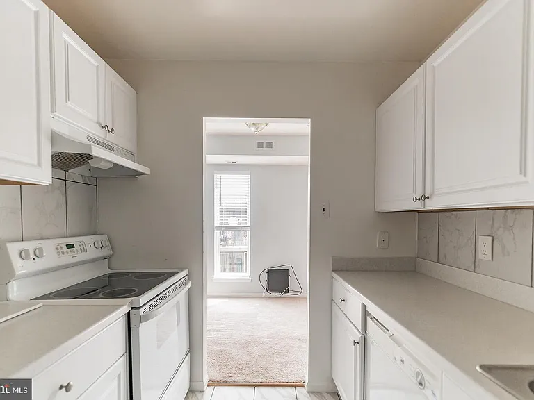 7587 Margate Ct #203 — Photo 4