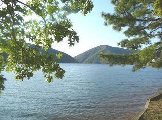 202 Redwood Ter, Huddleston, VA 24104