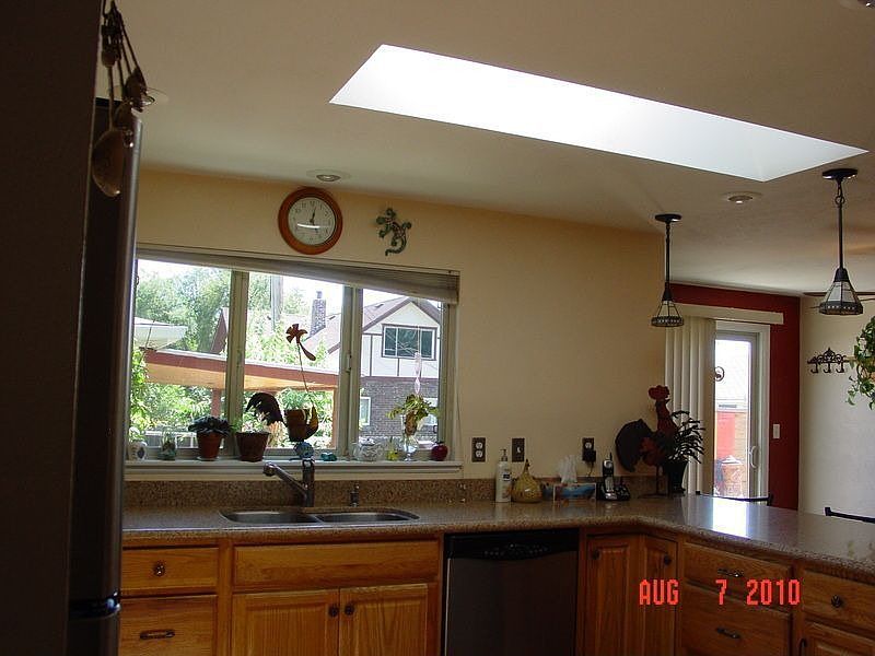 VERY CLEAN HOUSE!  LARGE WINDOW MAKES FOR BRIGHT MORNINGS
