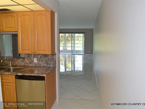 4th image of 4402 Martinique Ct APT C2