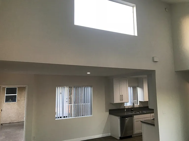 Midvale Los Angeles Apartments LLC — Photo 11