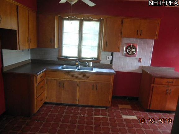 2nd image of 135 Roosevelt Ave
