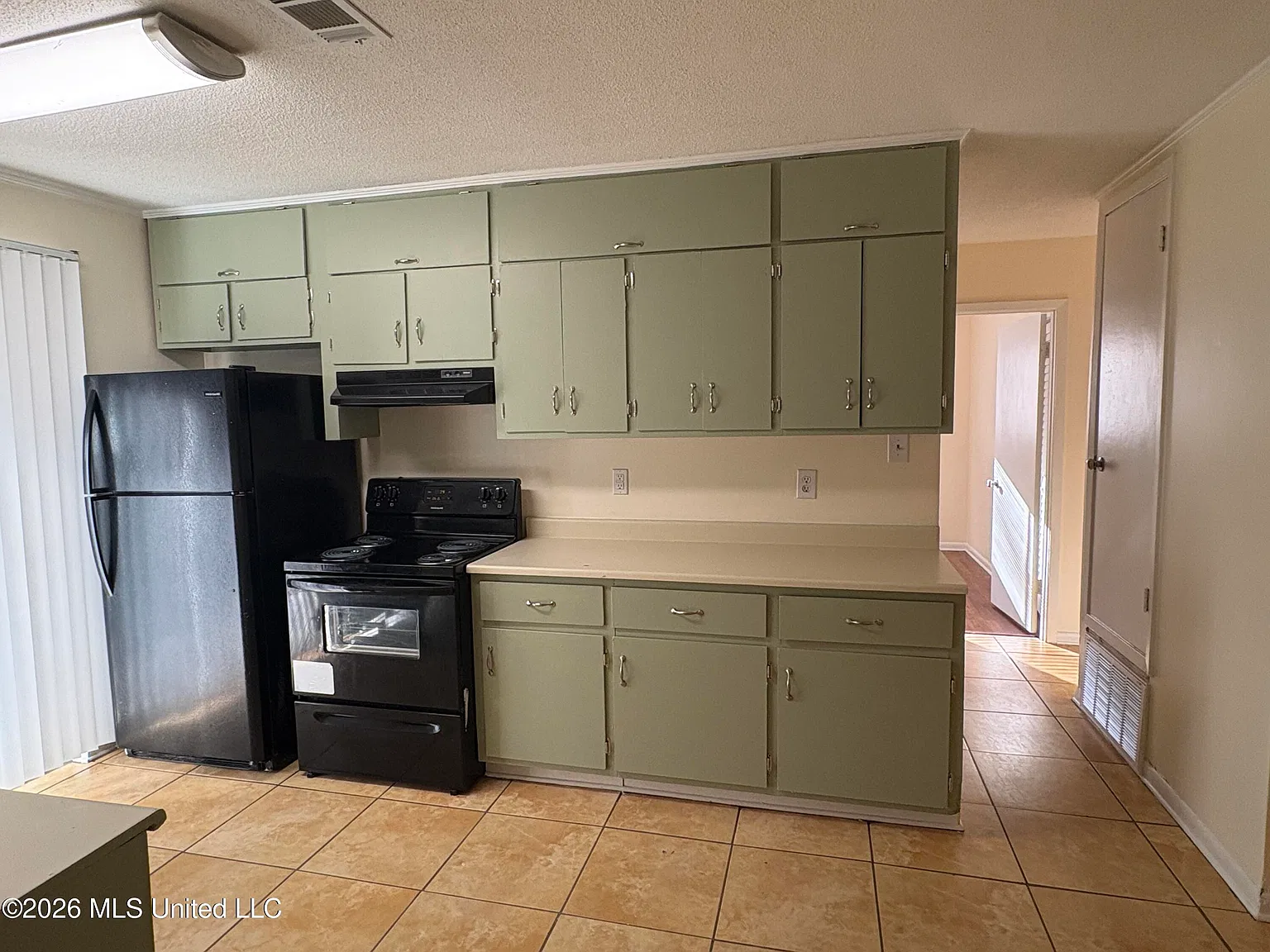 4 bed, 1.5 bath, 1437 sqft, $1,600 — Photo 4