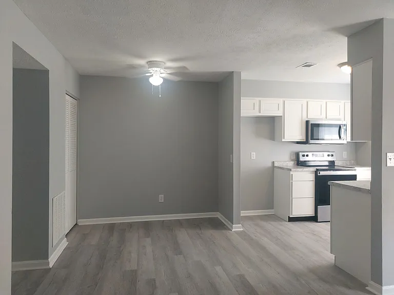 838 Lancelot Ct — Photo 5