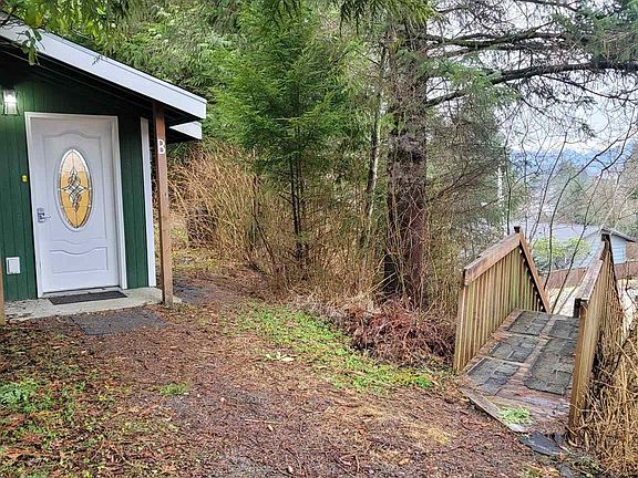 2nd image of 205 Lakeview Dr