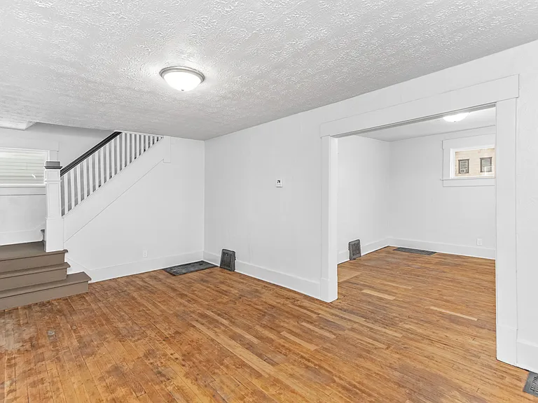 2202 Georgetown Rd NE — Photo 2