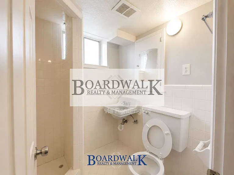 2725 S Lake St #2 — Photo 17