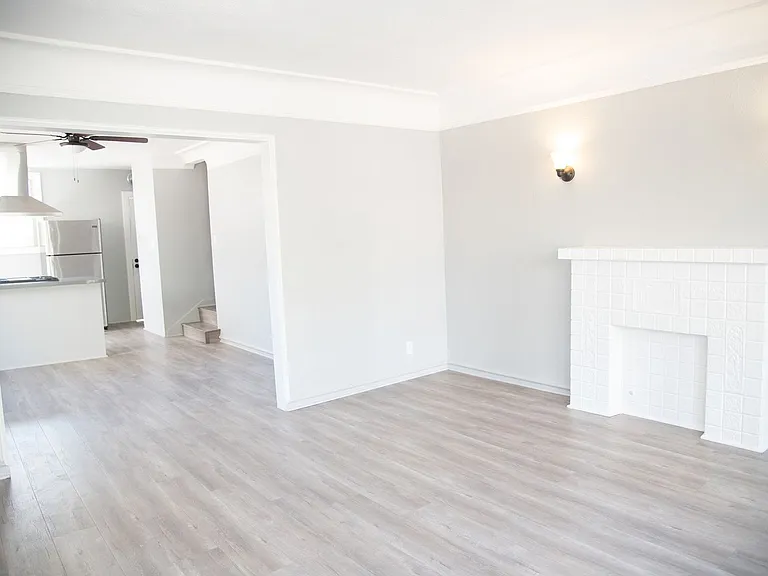 372 Loma Dr — Photo 3