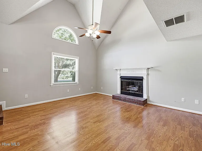 2117 Canyon Dr — Photo 34