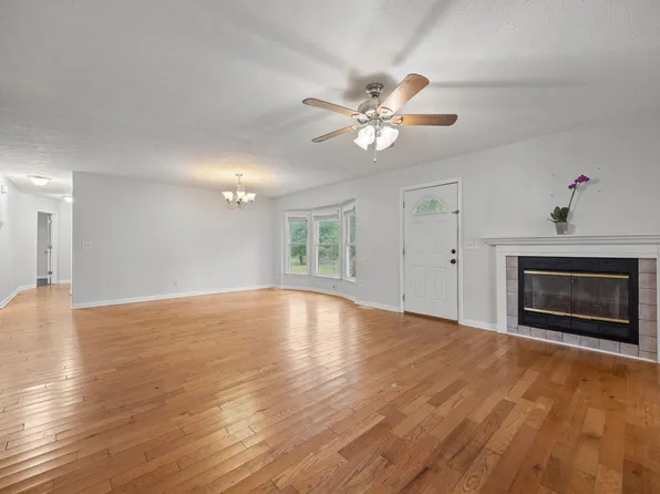 6800 Kingsgate Dr, Fayetteville, NC 28314