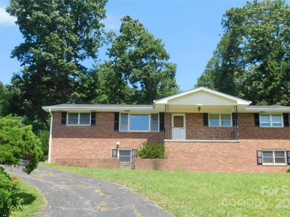 125 Fulton Dr, Hendersonville, NC 28792