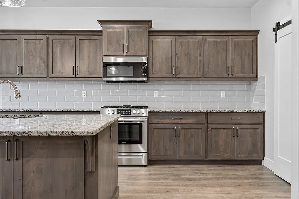 3 bed, 2360 sqft, $3,200 — Photo 3