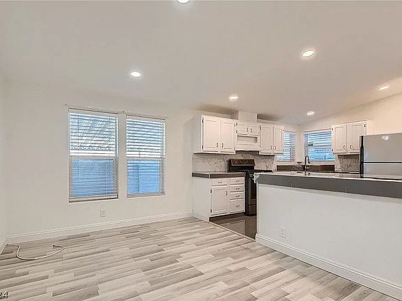 4th image of 3453 Marquette Dr