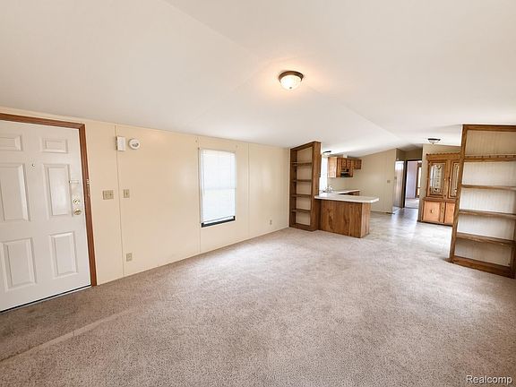 3rd image of 247 Sutherland Dr