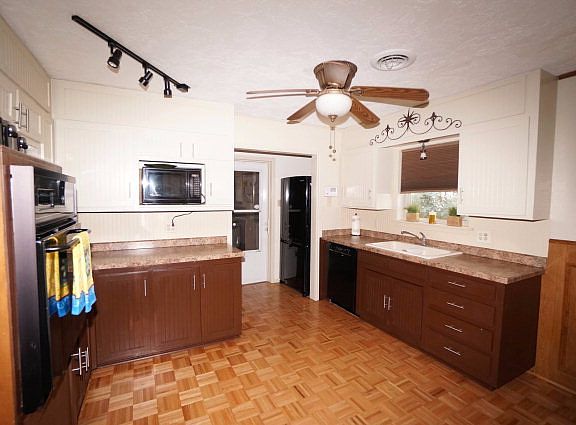 4th image of 3809 Candy Ln