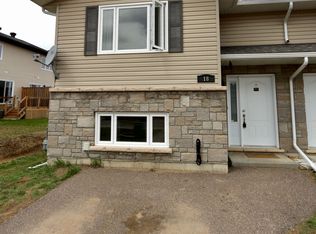 18 William Thomas Dr, Petawawa, ON K8H0C3