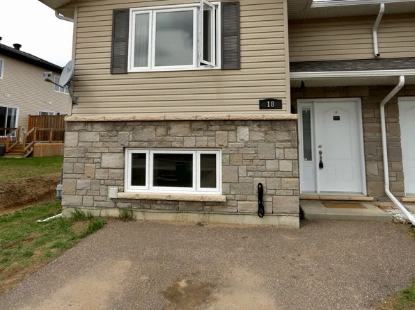 18 William Thomas Dr, Petawawa, ON K8H 0C3