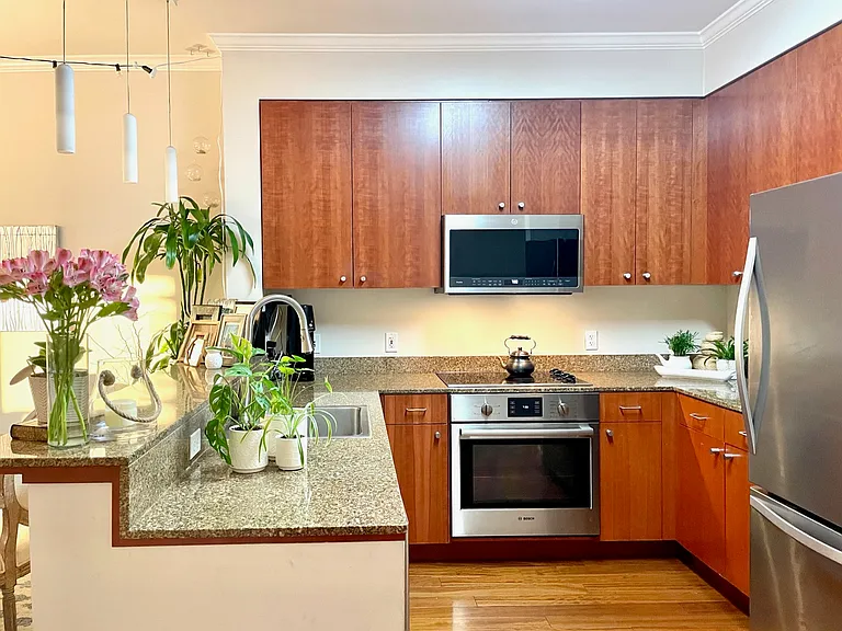 Bosch wall oven, gas cooktop, GE Profile microwave, and granite countertops.