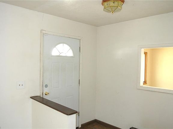 2nd image of 740 W 18th St