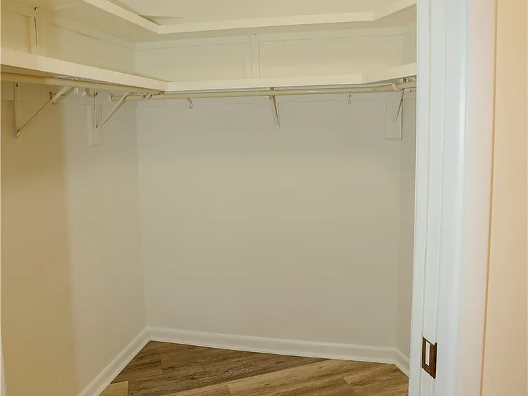 5654 Eichen Cir W — Photo 14