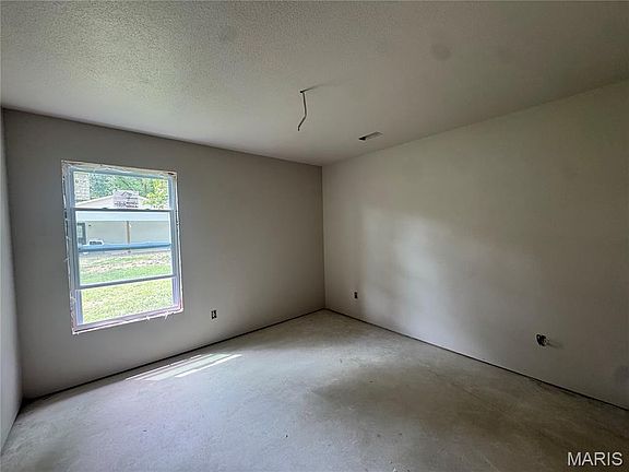 5th image of 422 E Henry St