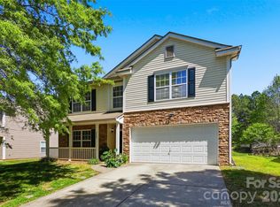 3902 Larkhaven Village Dr, Charlotte, NC 28215