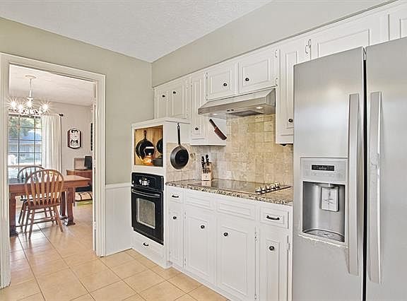5th image of 525 Northridge St