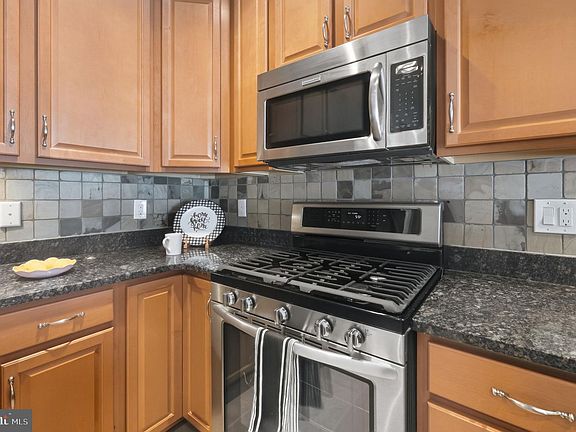 5th image of 121 Ambrose Ln