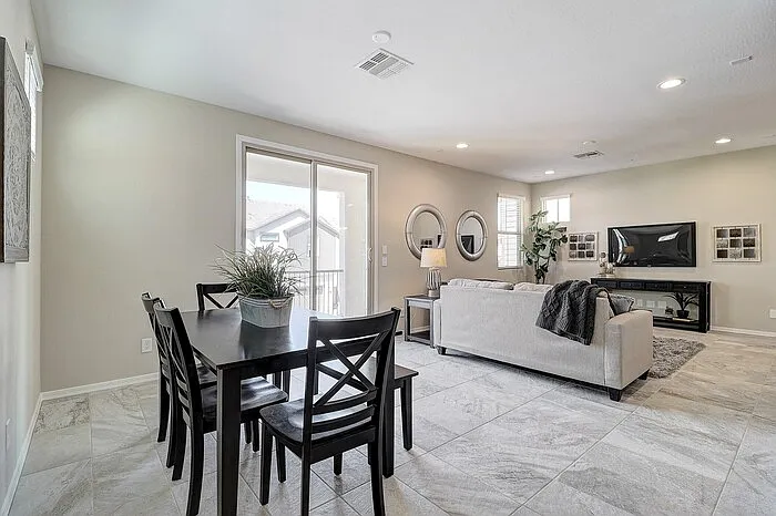 761 W Winchester Dr — Photo 8