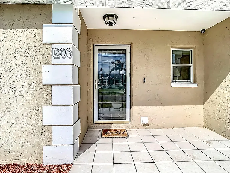 1203 Mandarin Dr — Photo 4