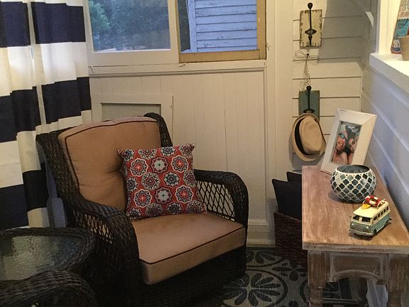 Florida room, leads to yard
