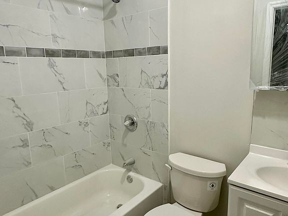 4th image of 147 Vedder Ave #1
